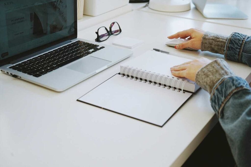 Tasks small UK businesses outsource to a virtual assistant - scheduling, data entry and admin
