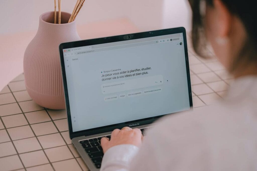 Virtual assistant services for small businesses UK - remote VA managing documents online